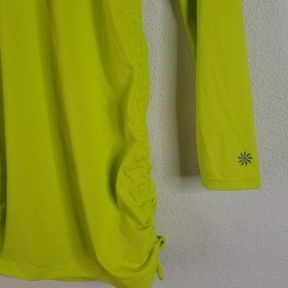 Sold NWT Athleta Long Sleeve Ruched Rash M - Picture 6 of 7